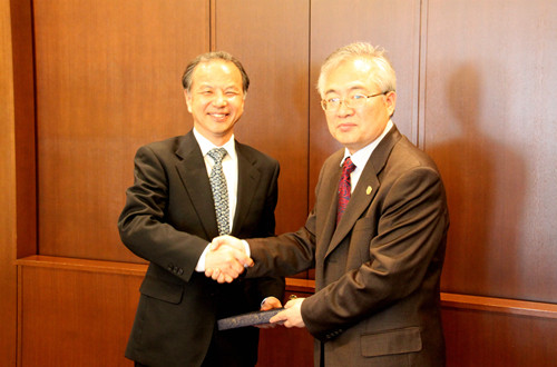 韩书记与立教大学校长_副本